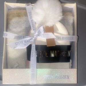 Steve Madden 2 Hats and 1 Scarf Set